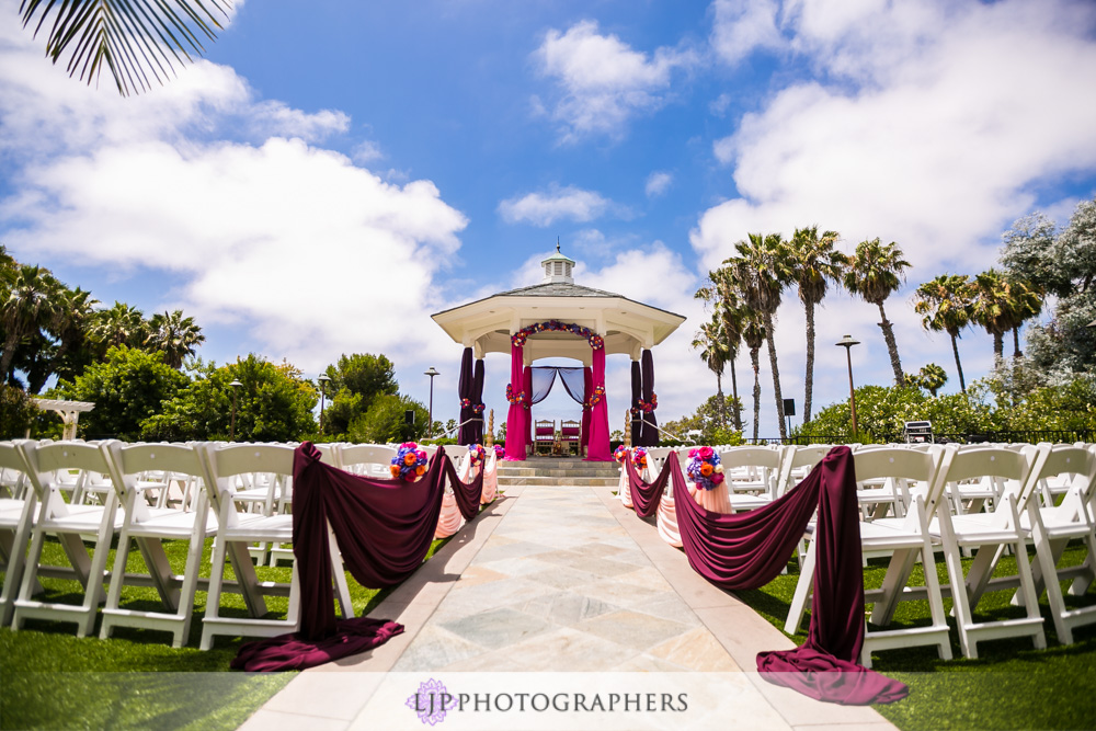 16-newport-beach-marriott-hotel-indian-wedding-photographer-baraat-wedding-cemony-photos
