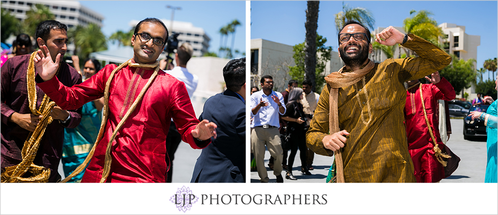 21-newport-beach-marriott-hotel-indian-wedding-photographer-baraat-wedding-cemony-photos