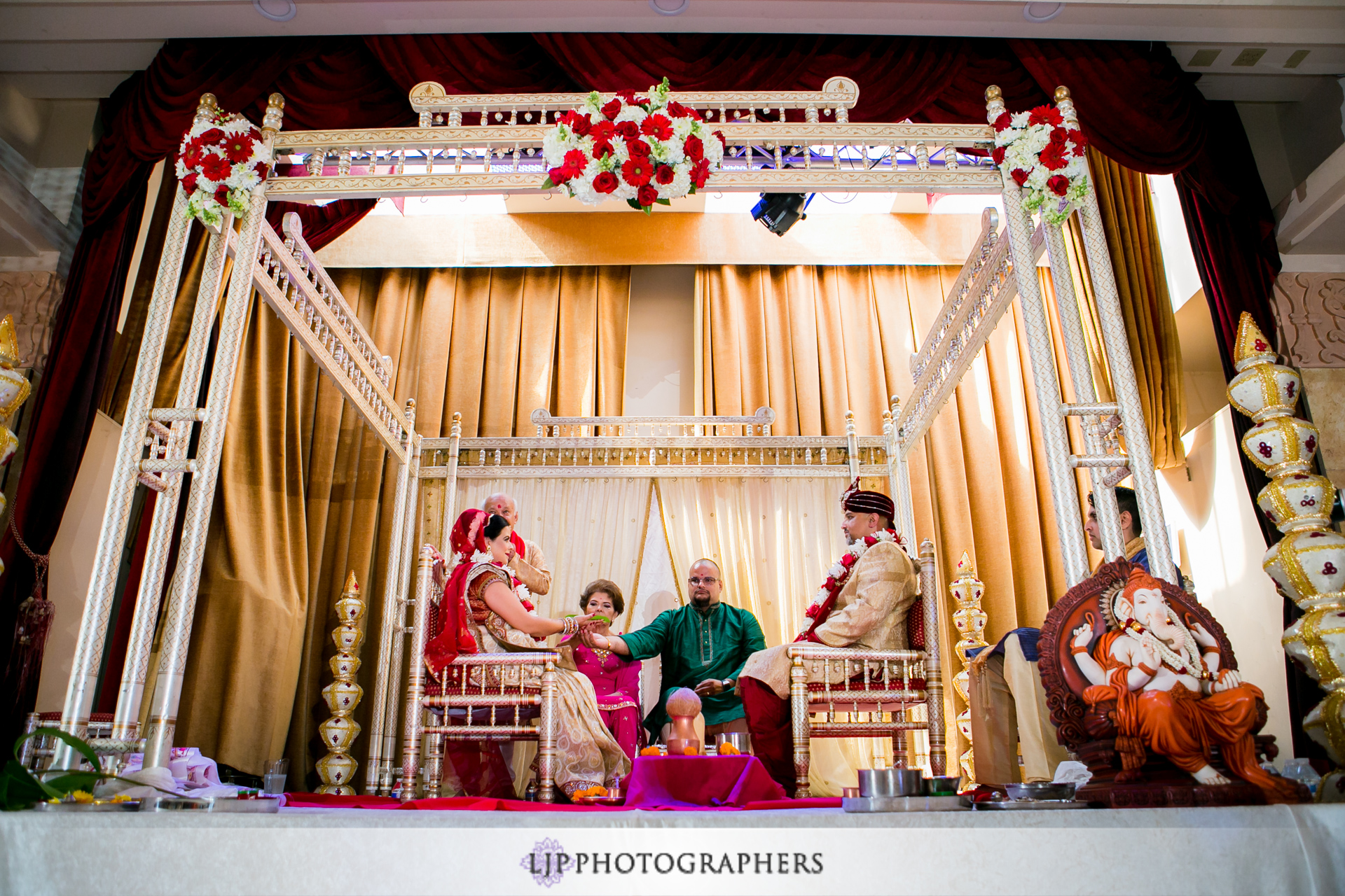 22-le-foyer-ballroom-north-hollywood-indian-wedding-photographer-wedding-ceremony-photos