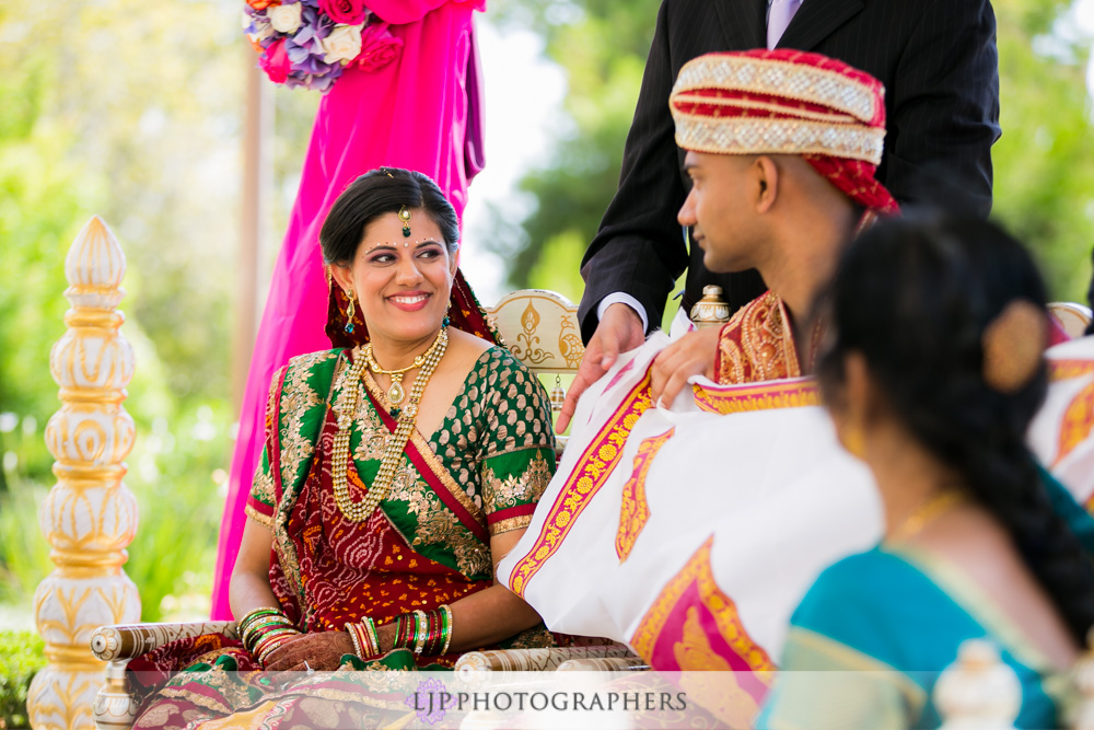 25-newport-beach-marriott-hotel-indian-wedding-photographer-baraat-wedding-cemony-photos