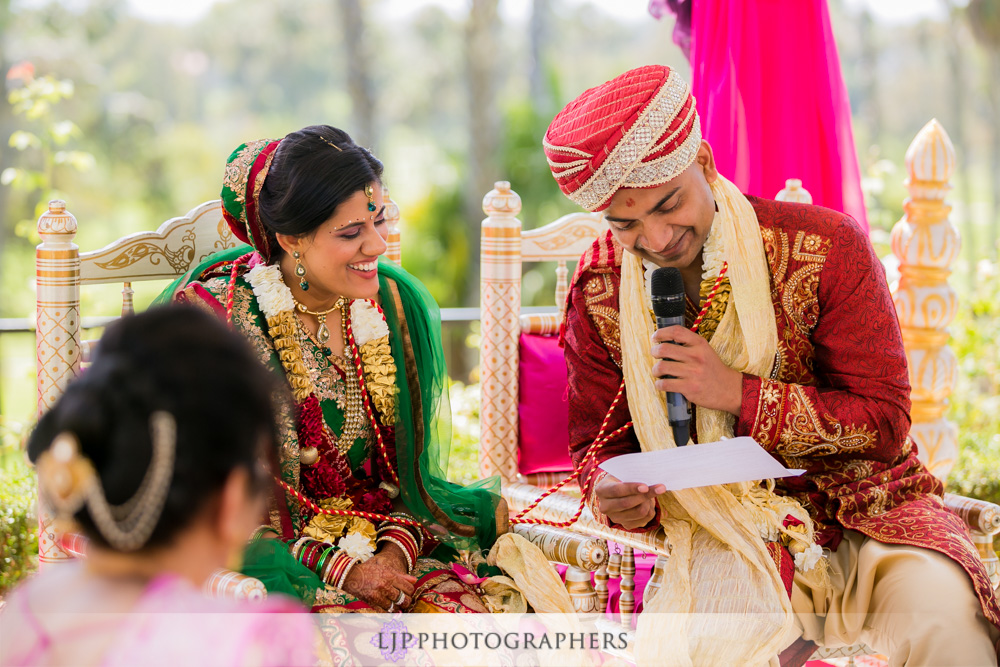 27-newport-beach-marriott-hotel-indian-wedding-photographer-baraat-wedding-cemony-photos