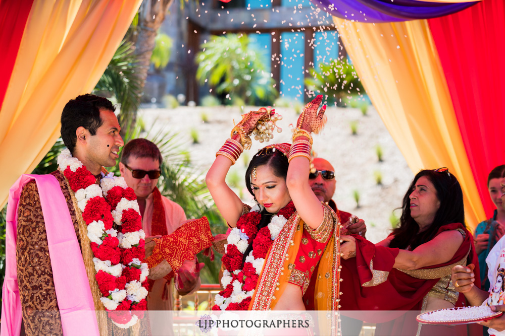 30-santiago-canyon-mansion-indian-wedding-photographer-baraat-wedding-ceremony-photos