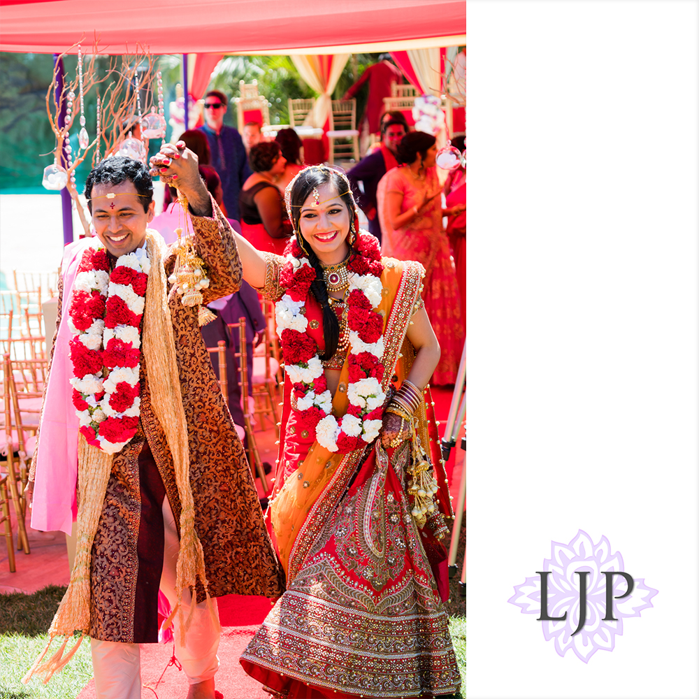 31-santiago-canyon-mansion-indian-wedding-photographer-baraat-wedding-ceremony-photos