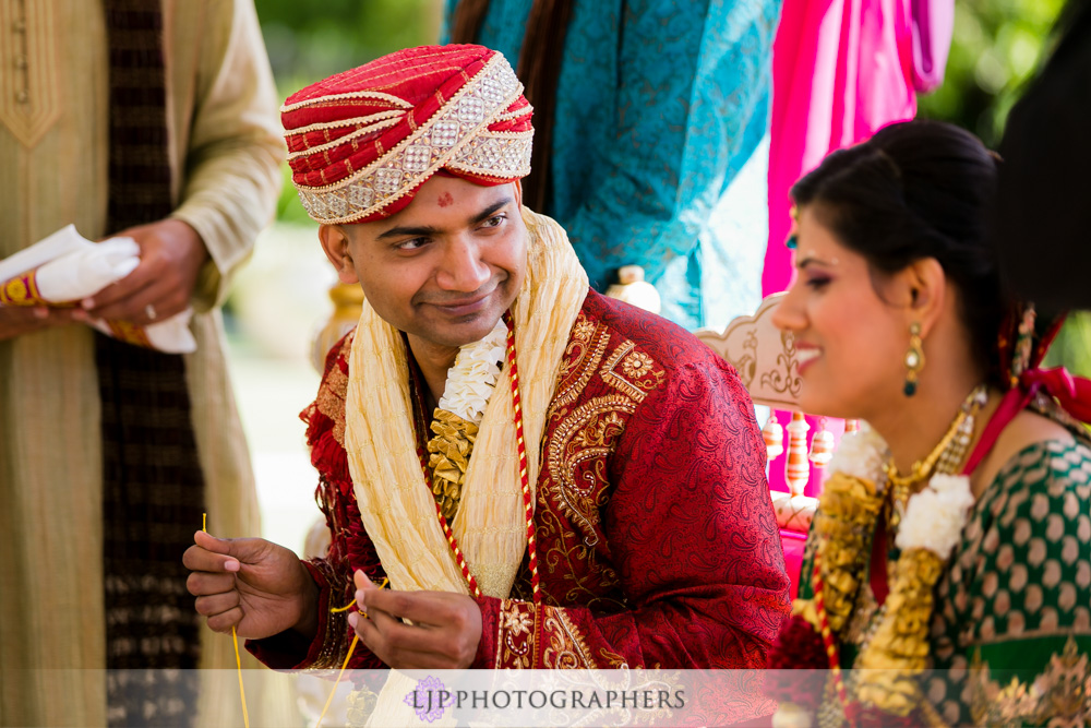 33-newport-beach-marriott-hotel-indian-wedding-photographer-baraat-wedding-cemony-photos