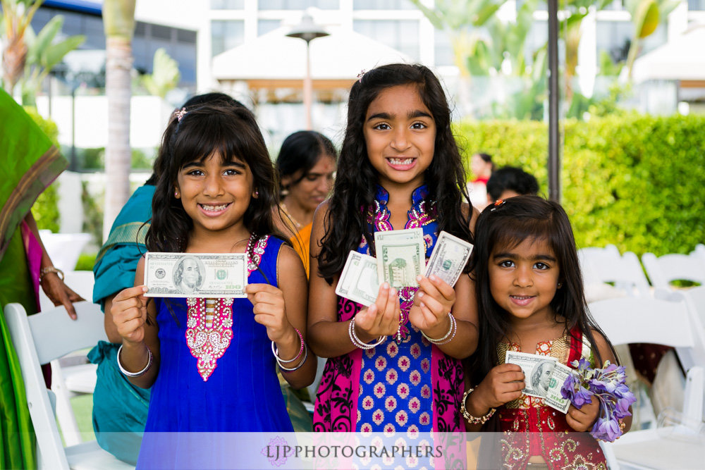 35-newport-beach-marriott-hotel-indian-wedding-photographer-baraat-wedding-cemony-photos