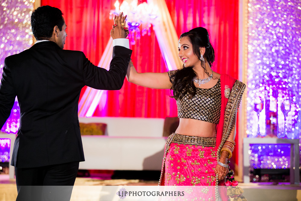 41-santiago-canyon-mansion-indian-wedding-photographer-baraat-wedding-reception-photos