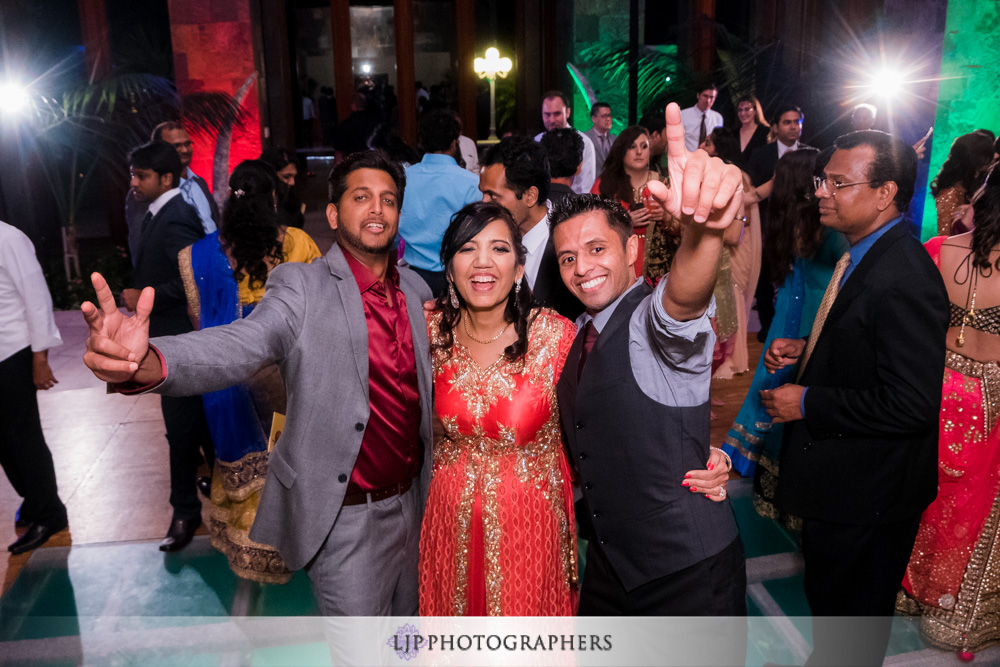 48-santiago-canyon-mansion-indian-wedding-photographer-baraat-wedding-reception-photos