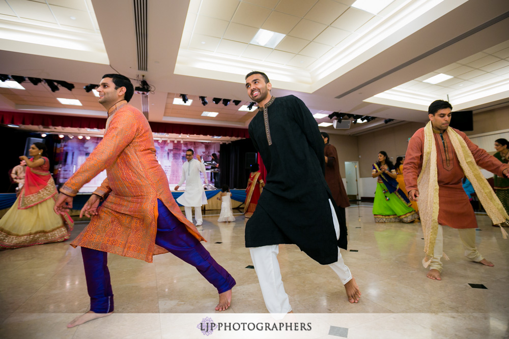 12-Jain-center-garba-indian-wedding-photography