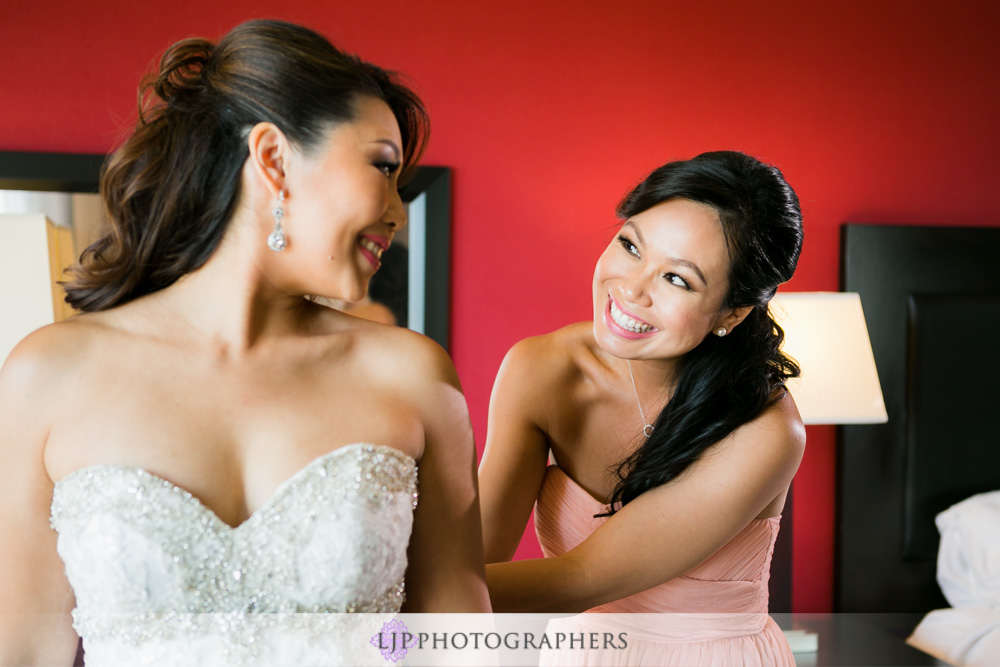 15-coyote-hills-golf-course-wedding-photographer-getting-ready-photos