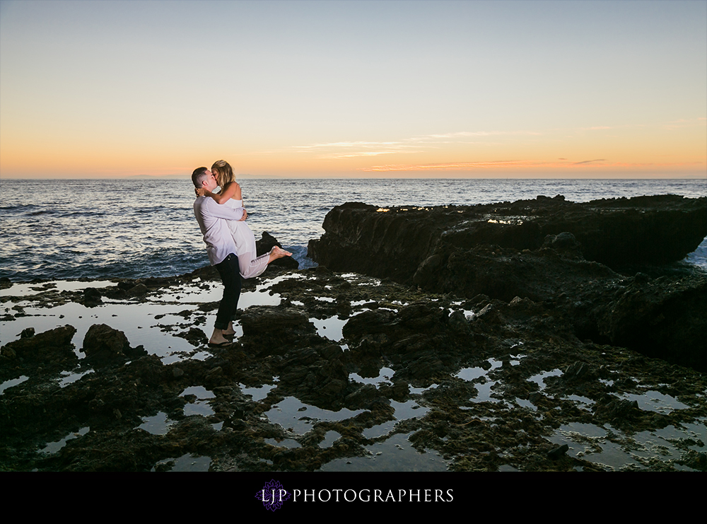 17-Laguna-Beach-Engagement-Photography
