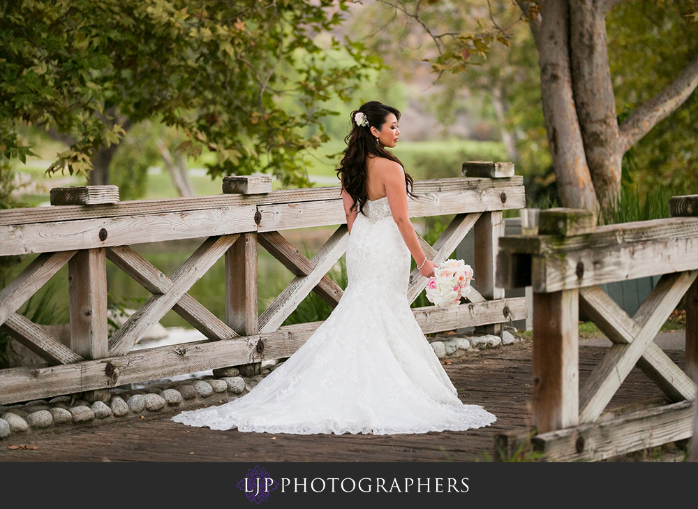 19-coyote-hills-golf-course-wedding-photographer-getting-ready-photos