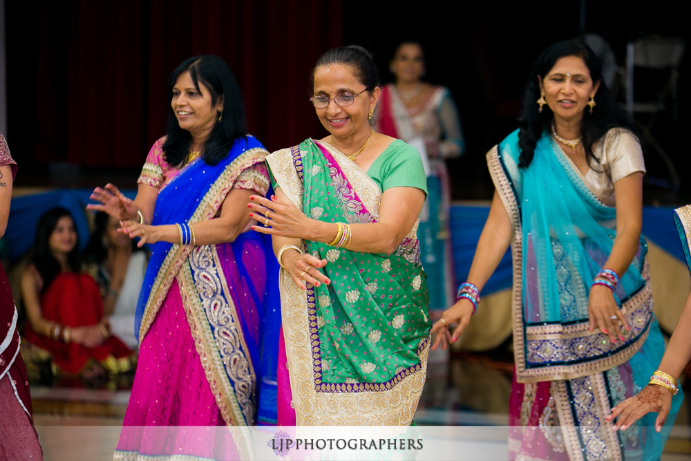 22-Jain-center-garba-indian-wedding-photography