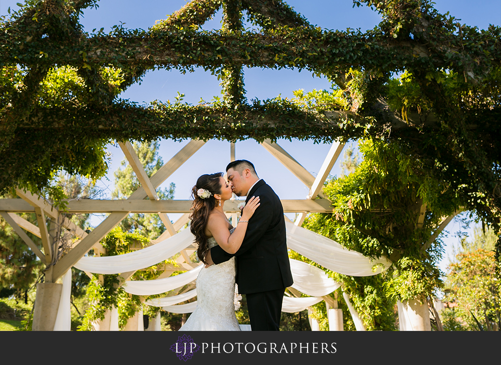 28-coyote-hills-golf-course-wedding-photographer-couple-session-photos
