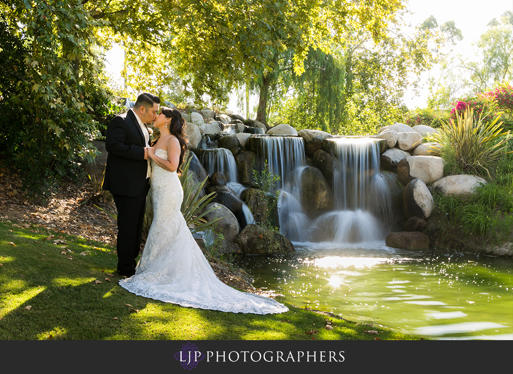 31-coyote-hills-golf-course-wedding-photographer-couple-session-photos