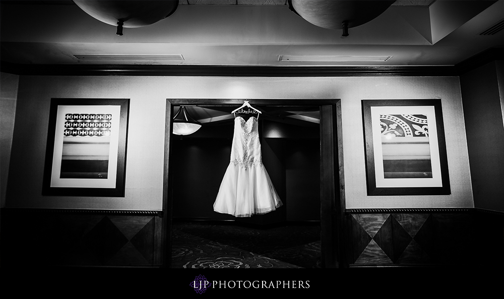 02-hilton-orange-county-costa-mesa-wedding-photographer-getting-ready-photos