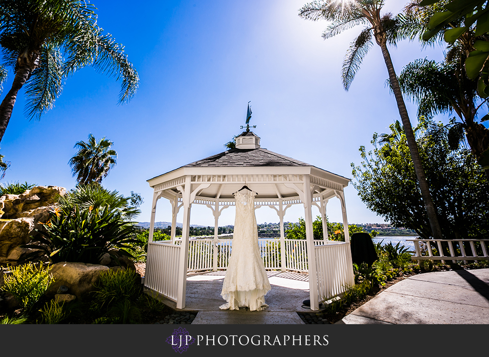 03-newport-beach-marriott-bayview-wedding-photographer-getting-ready-photos