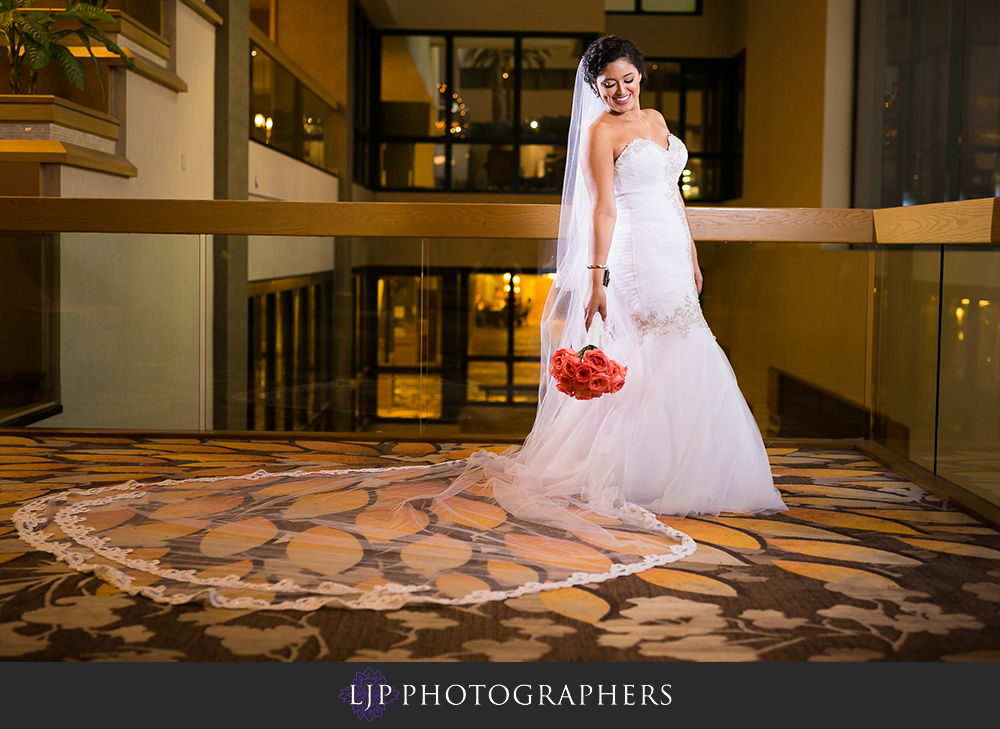 07-hilton-orange-county-costa-mesa-wedding-photographer-getting-ready-photos