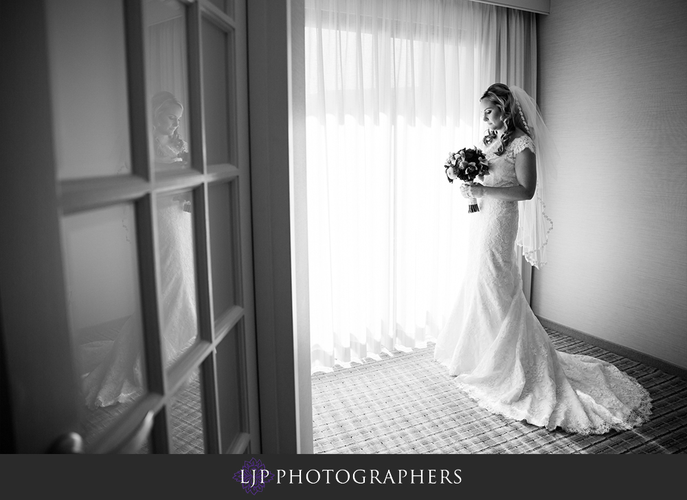 07-newport-beach-marriott-bayview-wedding-photographer-getting-ready-photos