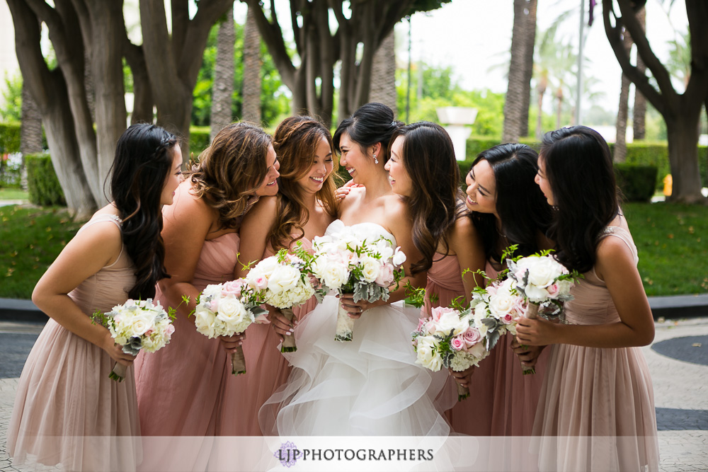 13-colony-house-anaheim-wedding-photographer-first-look-wedding-party-photos