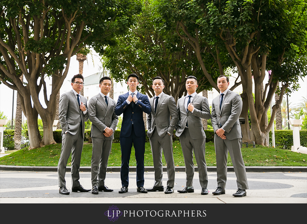 15-colony-house-anaheim-wedding-photographer-first-look-wedding-party-photos