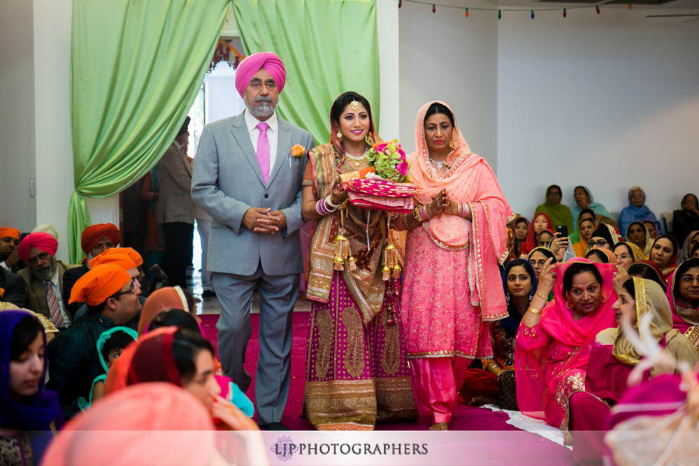 19-Hilton-Unverisal-Indian-Wedding-Photography