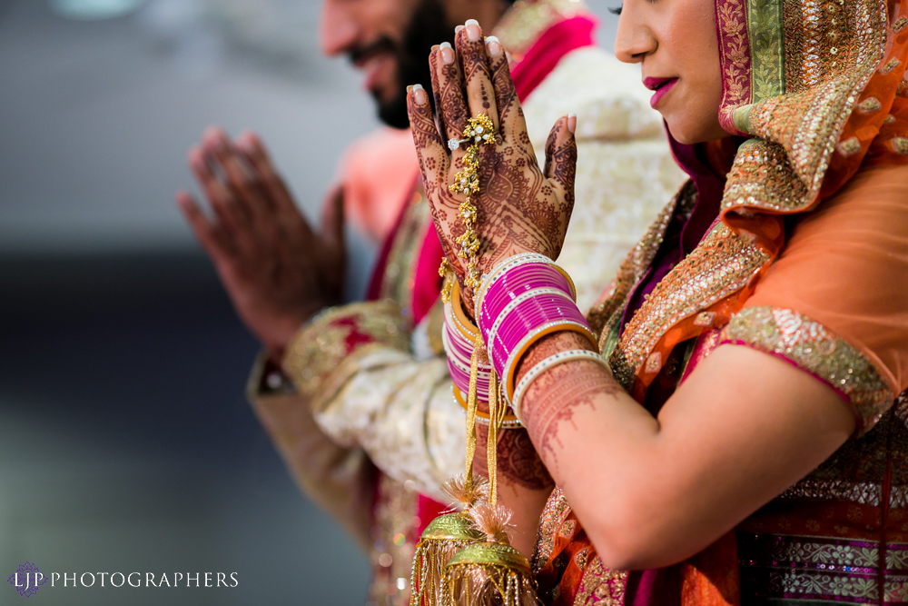 22-Hilton-Unverisal-Indian-Wedding-Photography