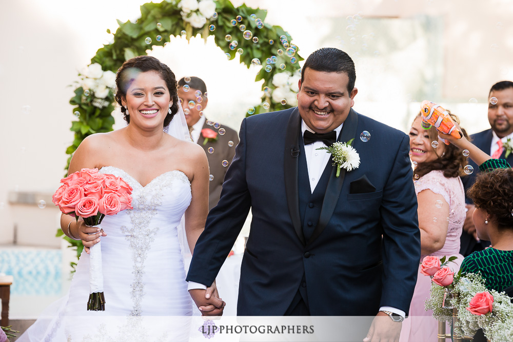 23-hilton-orange-county-costa-mesa-wedding-photographer-wedding-ceremony-photos