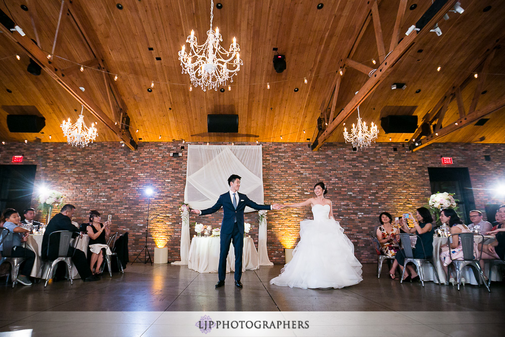 29-colony-house-anaheim-wedding-photographer-wedding-reception-photos