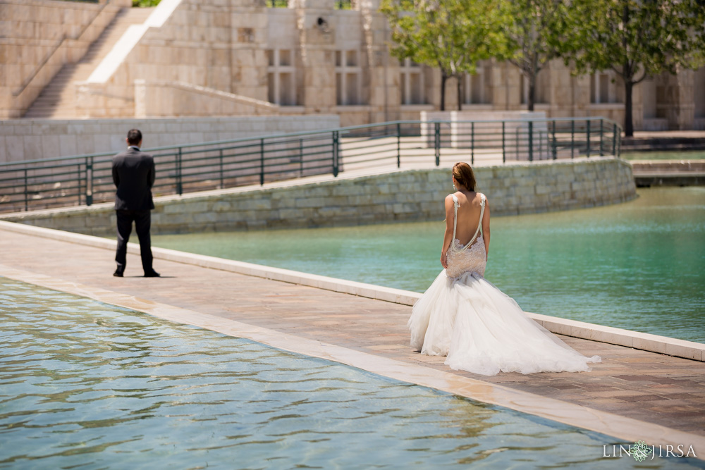 11-summit-house-fullerton-wedding-photographer-first-look-couple-session