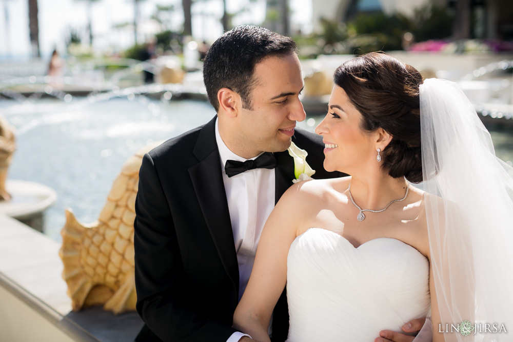 17-hyatt-huntington-beach-wedding-photographer-first-look-couple-session-wedding-party