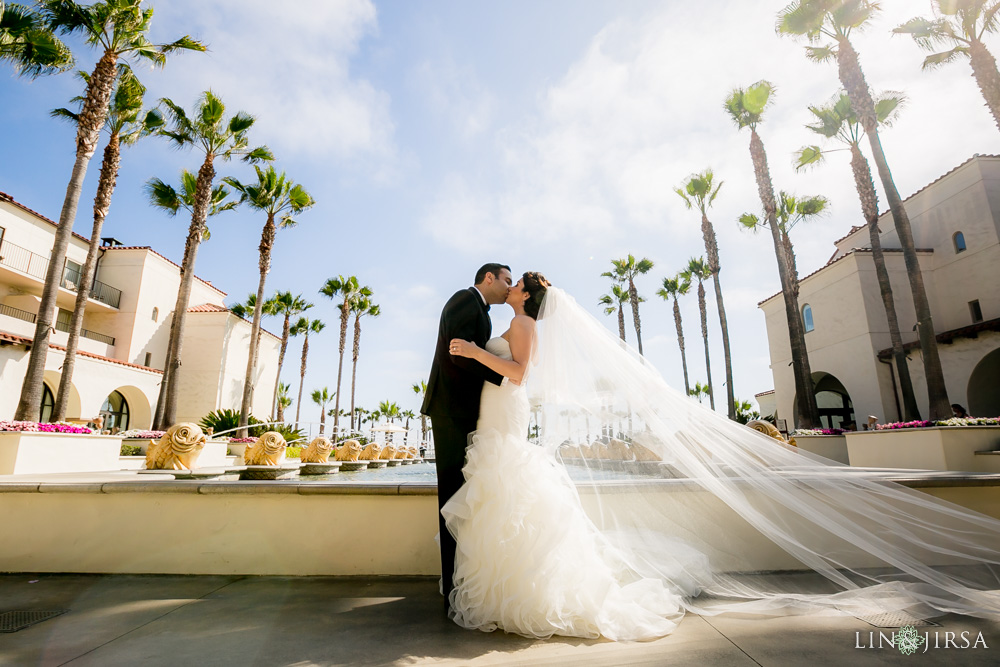 18-hyatt-huntington-beach-wedding-photographer-first-look-couple-session-wedding-party