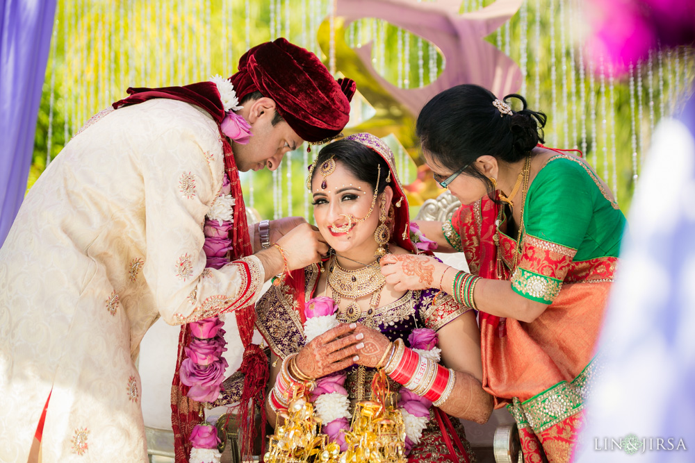28-hilton-los-angeles-universal-city-indian-wedding-photographer-wedding-ceremony-baraat