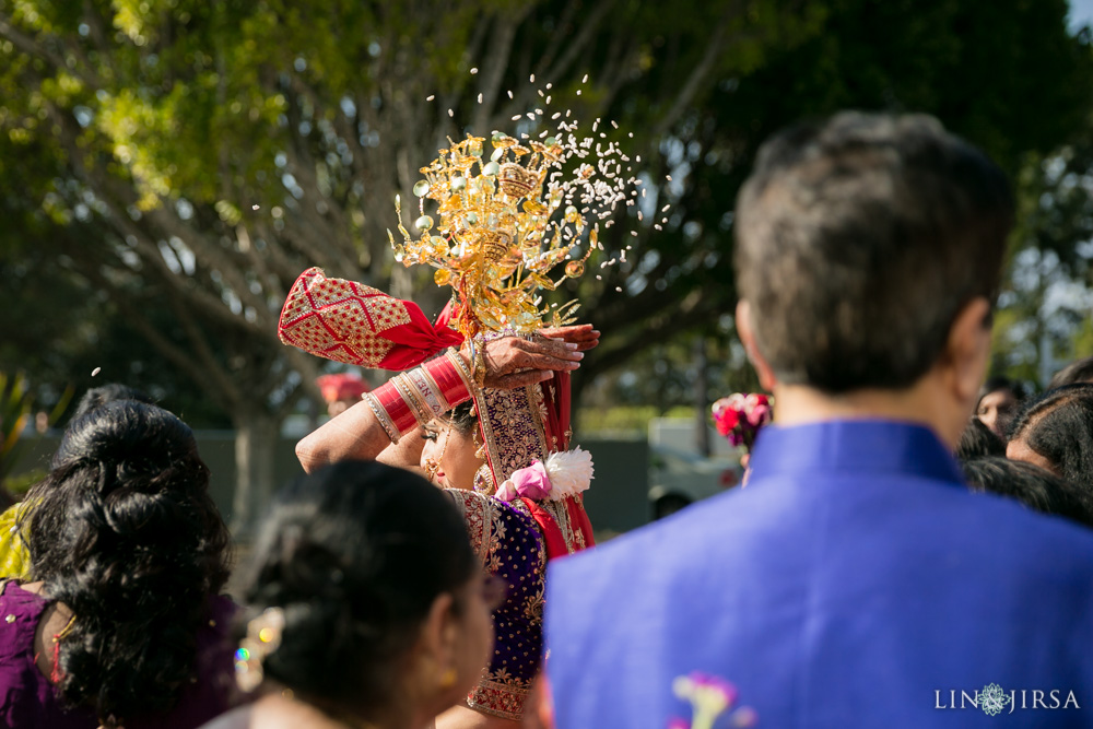 31-hilton-los-angeles-universal-city-indian-wedding-photographer-wedding-ceremony-baraat