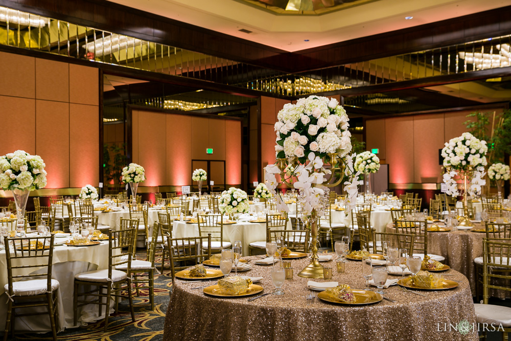 32-hilton-los-angeles-universal-city-indian-wedding-photographer-wedding-reception