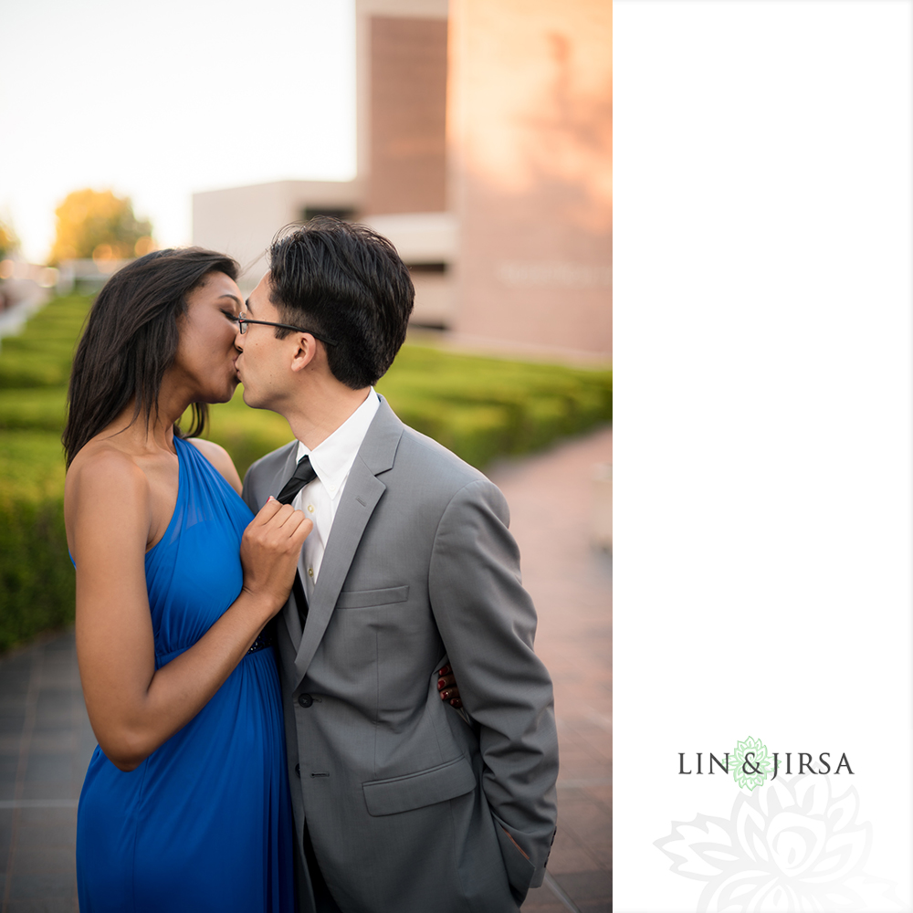 06-newport-beach-segerstrom-engagement-photography