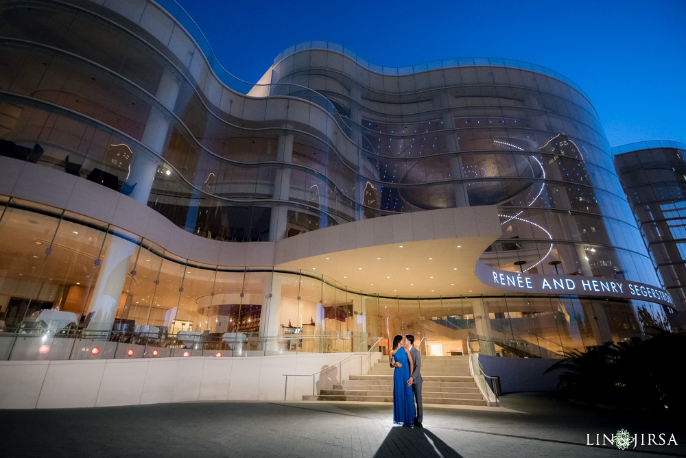 10-newport-beach-segerstrom-engagement-photography