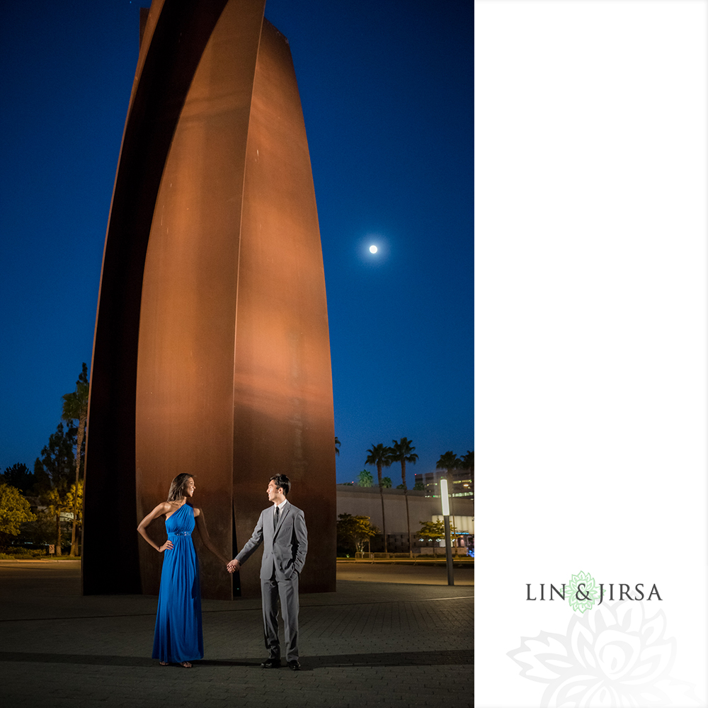 11-newport-beach-segerstrom-engagement-photography