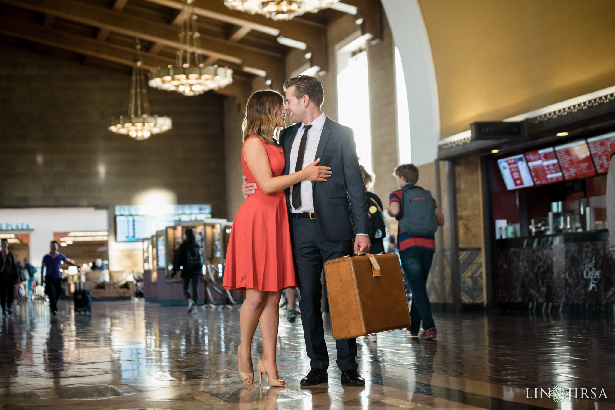 04-union-station-downtown-los-angeles-engagement-photography
