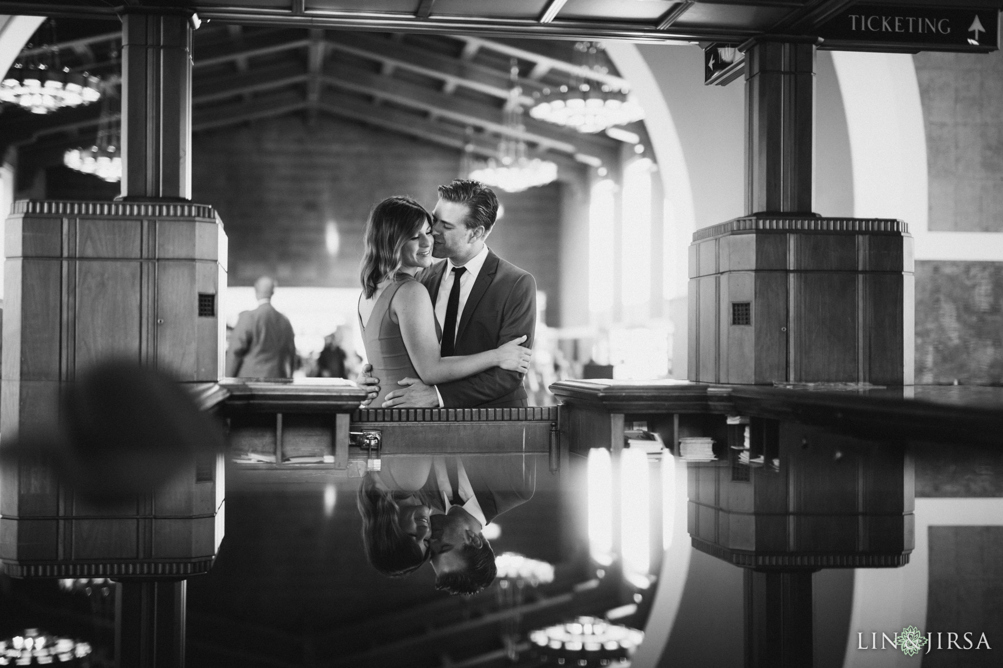 06-union-station-downtown-los-angeles-engagement-photography