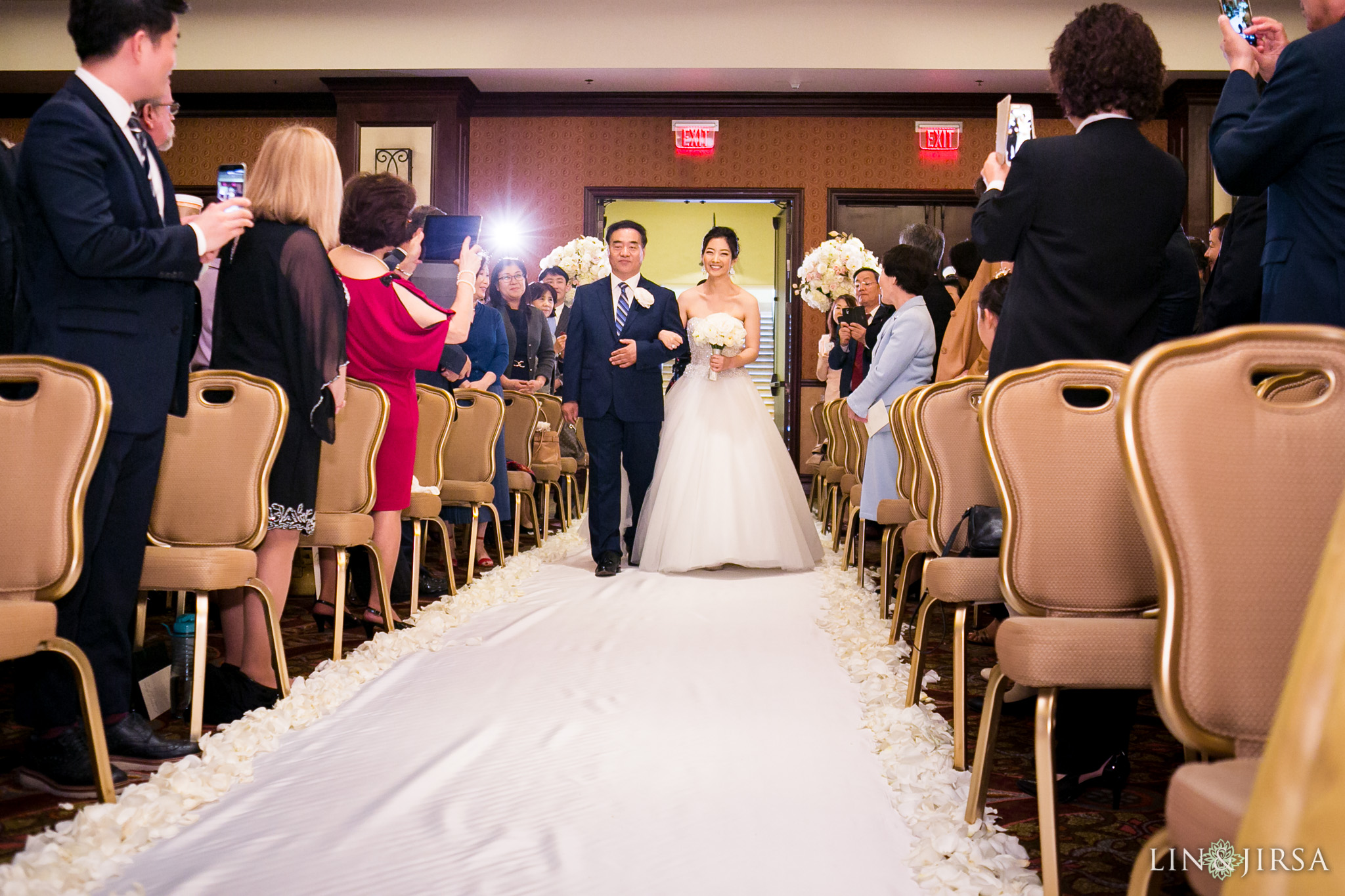 28-huntington-beach-hyatt-regency-korean-wedding-photography