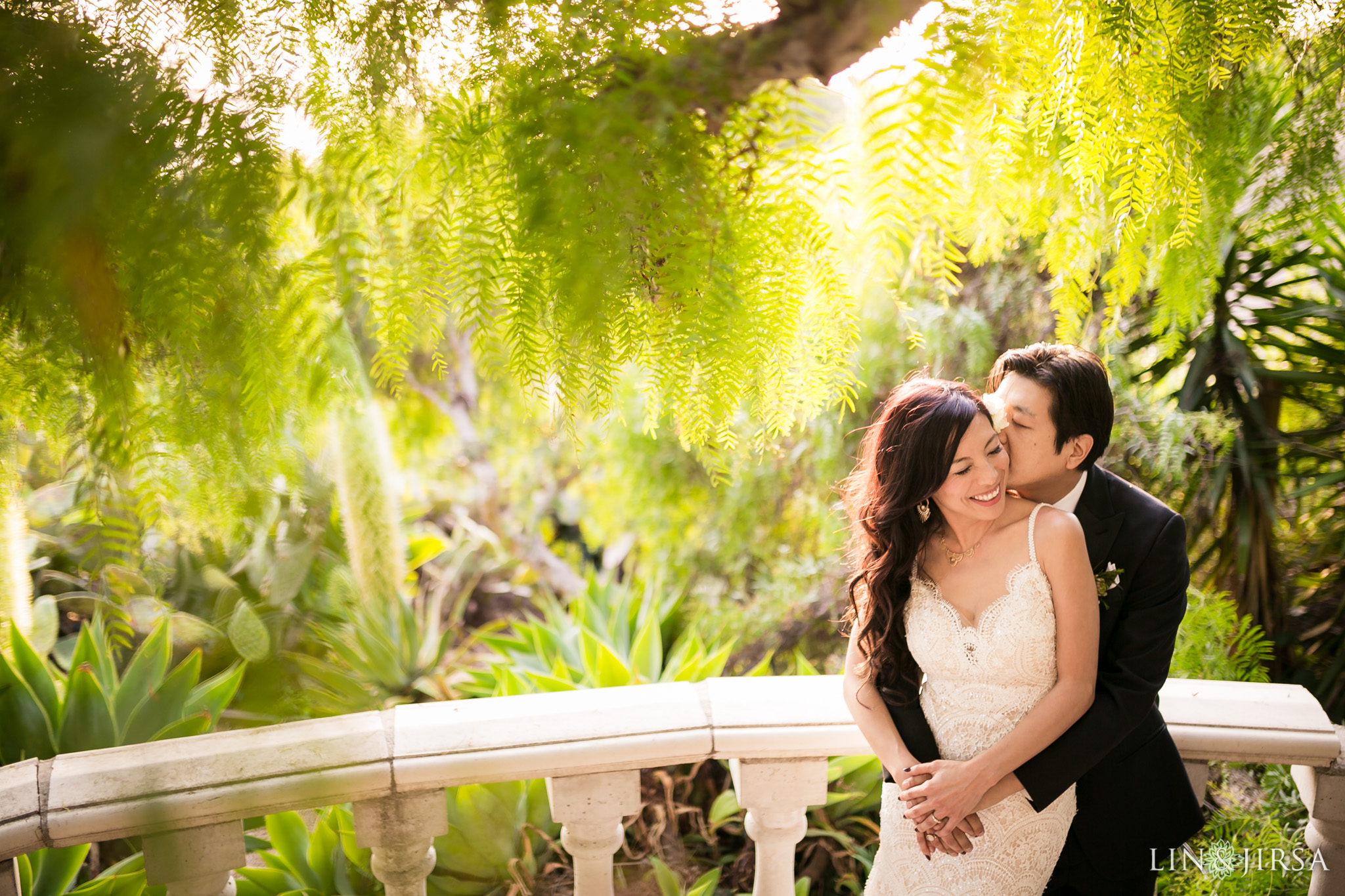 33 wayfarers chapel wedding couple photography