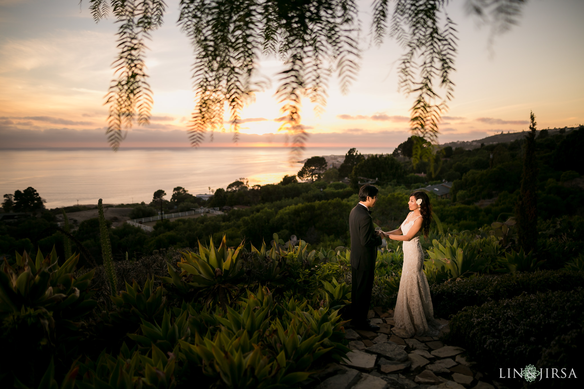 37 wayfarers chapel wedding couple photography