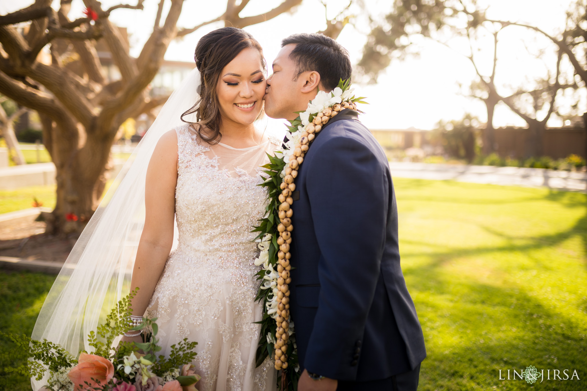 26 scripps seaside forum la jolla couple wedding photography