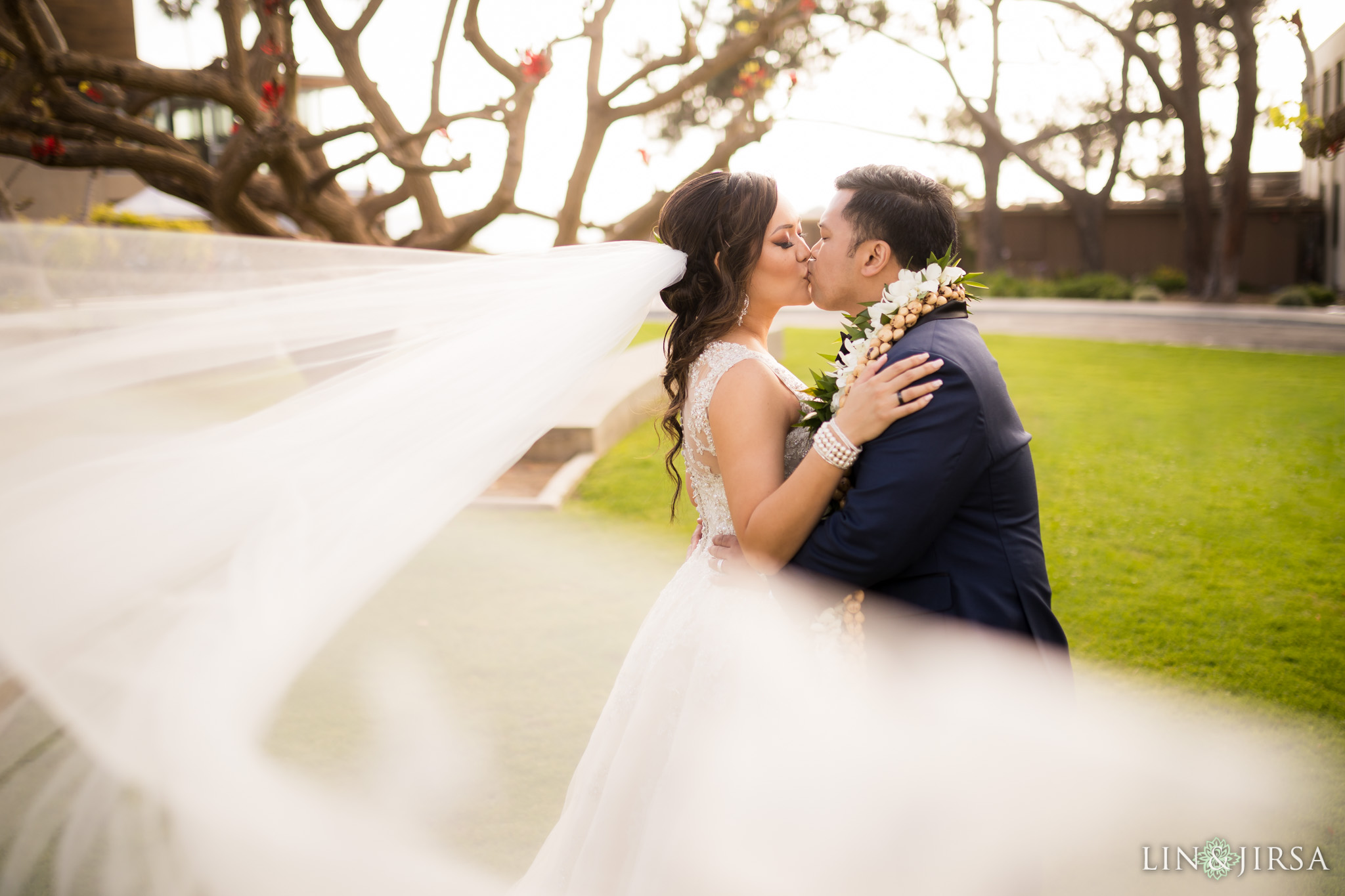 27 scripps seaside forum la jolla couple wedding photography