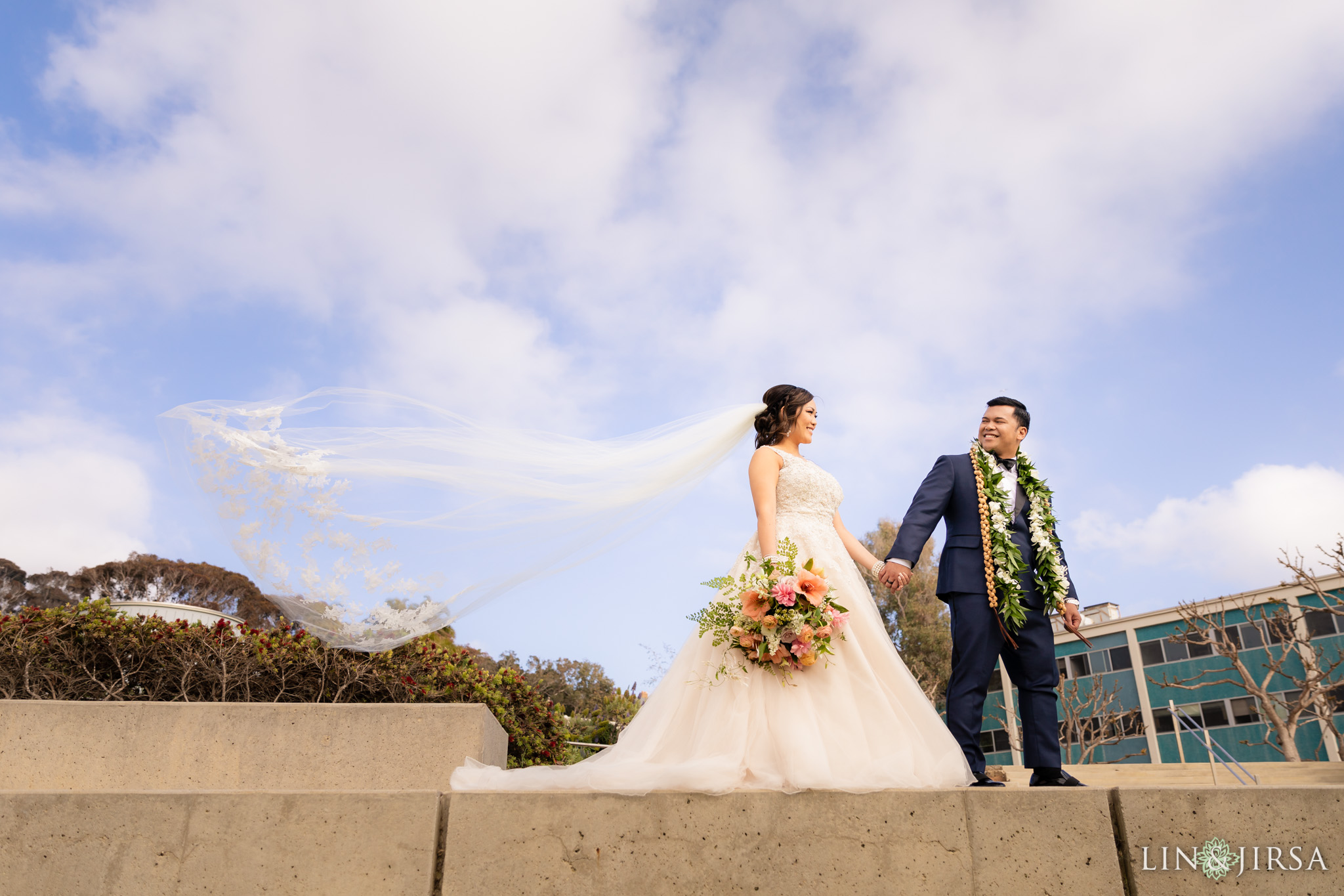 28 scripps seaside forum la jolla couple wedding photography