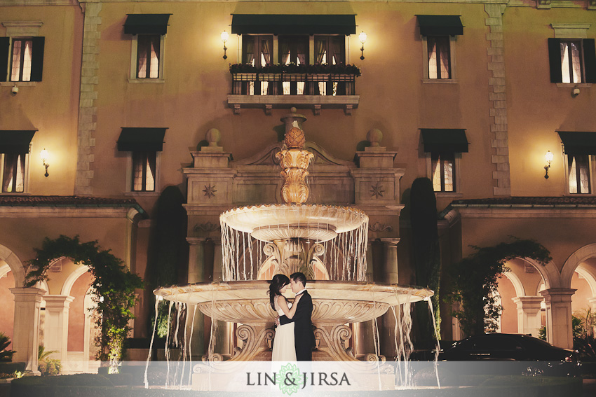 12-las-vegas-MGM-engagement-photography