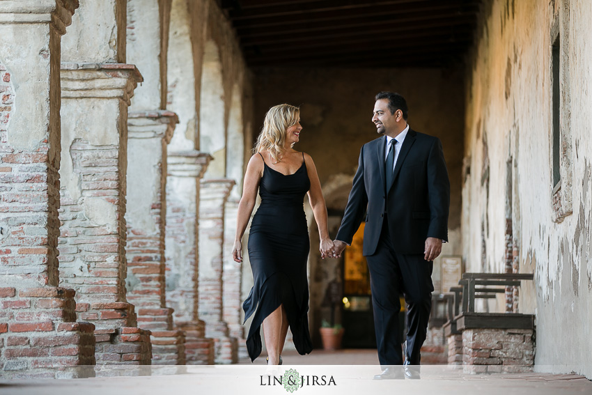 09-san-juan-capistrano-mission-engagement-photographer