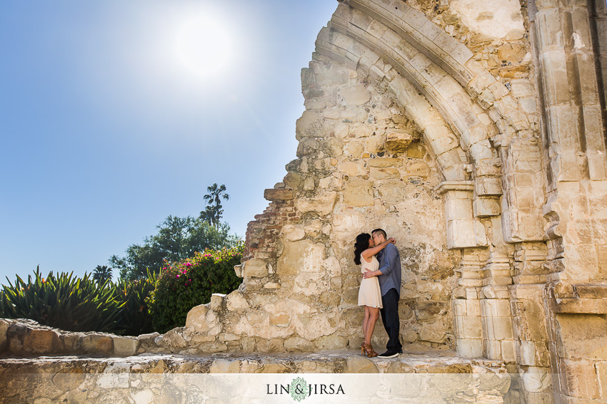 04-mission-san-juan-capistrano-engagement-photos