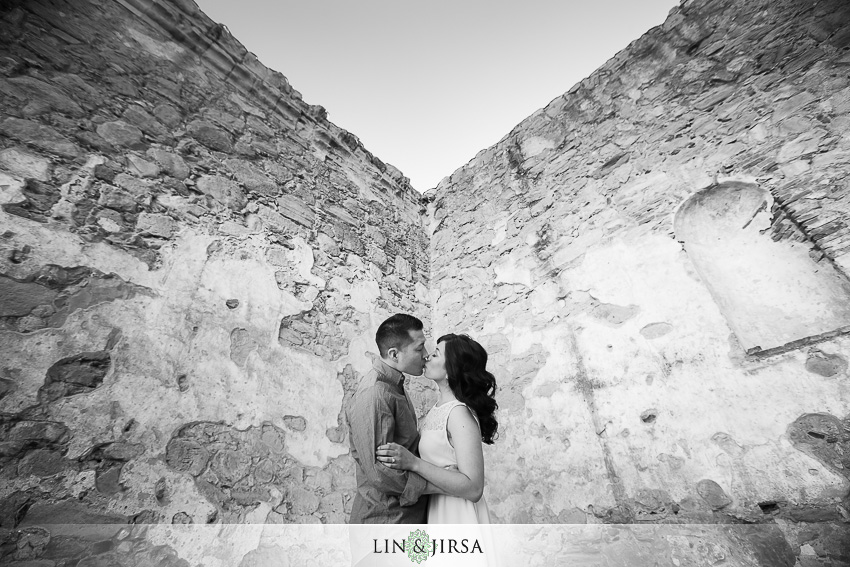 06-mission-san-juan-capistrano-engagement-photos