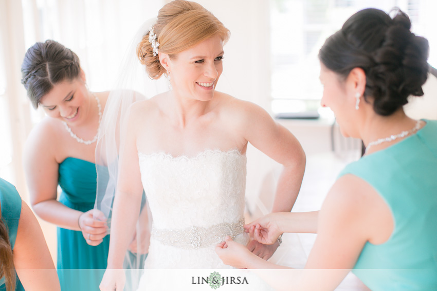 07-destination-wedding-photographer-bride-getting-ready